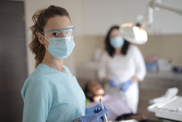 Cirujano dentista